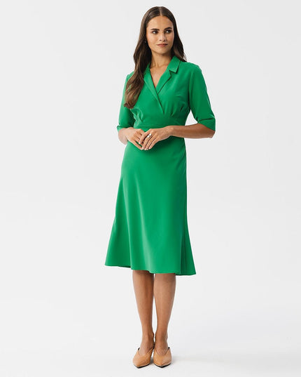 Robe verte élégante au col croisé