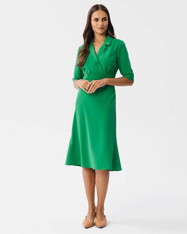 Robe verte élégante au col croisé