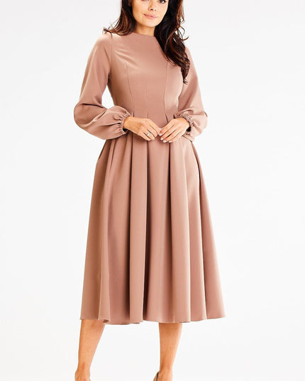 Robe évasée longueur midi élégante