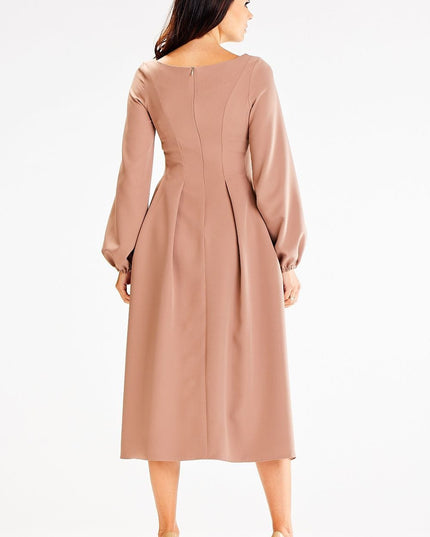 Robe évasée longueur midi élégante