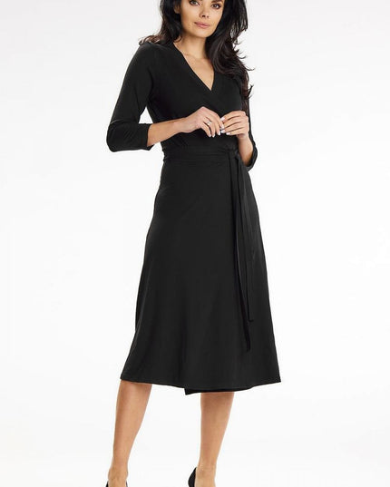 Robe midi ajustée avec ceinture