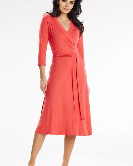 Robe midi ajustée avec ceinture