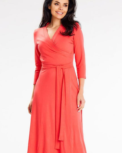 Robe midi ajustée avec ceinture