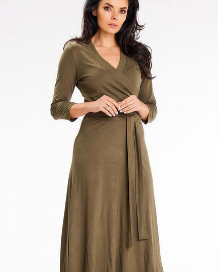 Robe midi ajustée avec ceinture