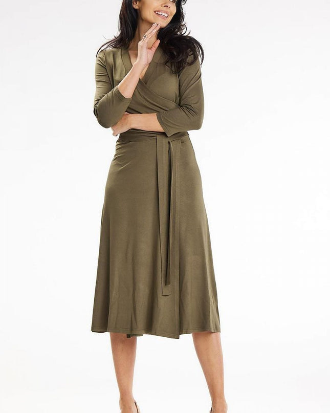 Robe midi ajustée avec ceinture