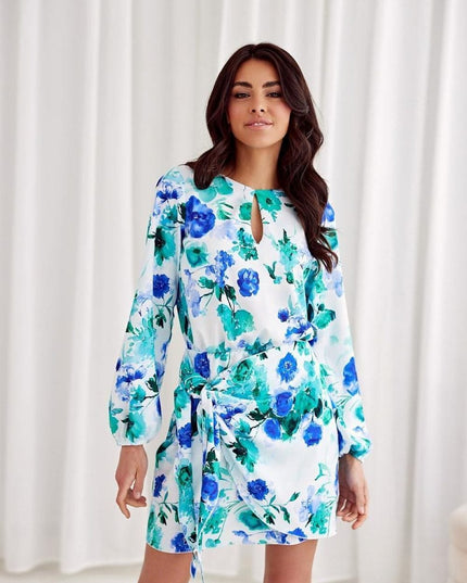 Robe courte à fleurs ceinturée