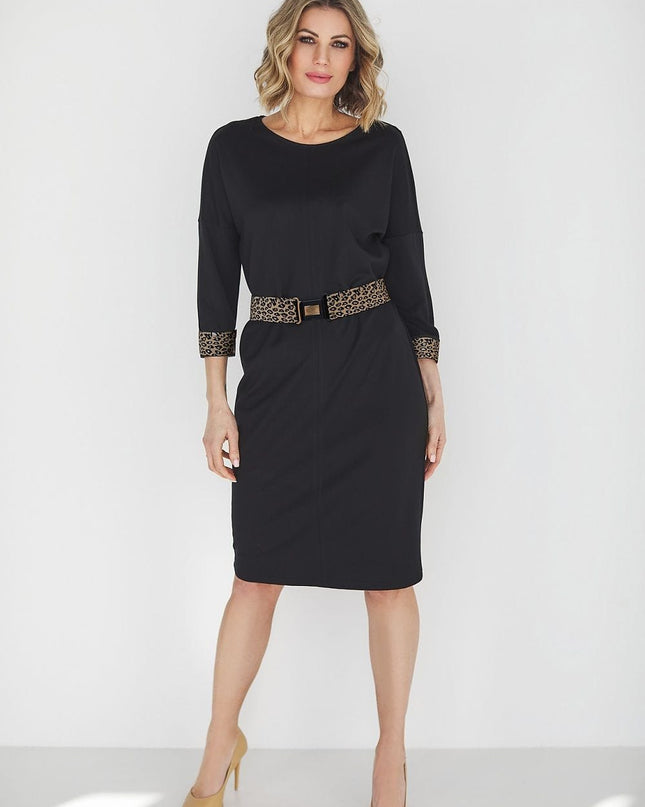 Robe noire élégante avec ceinture