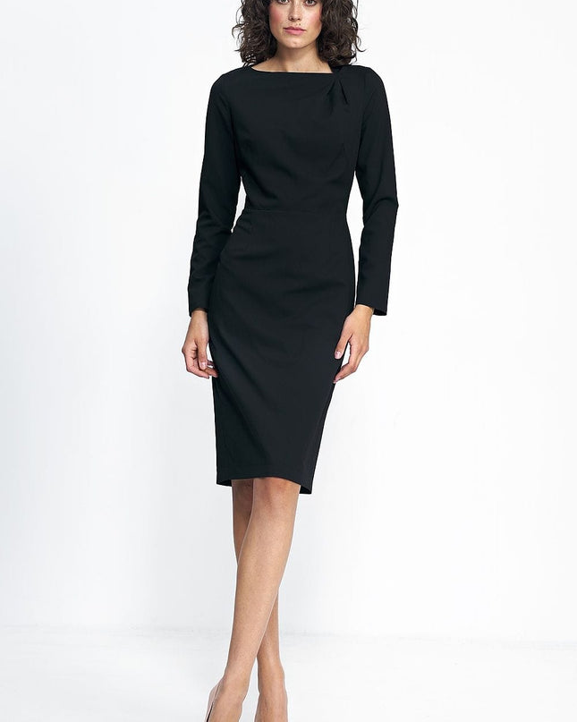 Robe noire élégante à plis