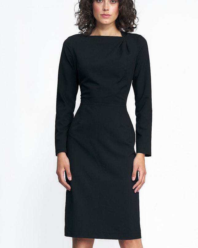 Robe noire élégante à plis