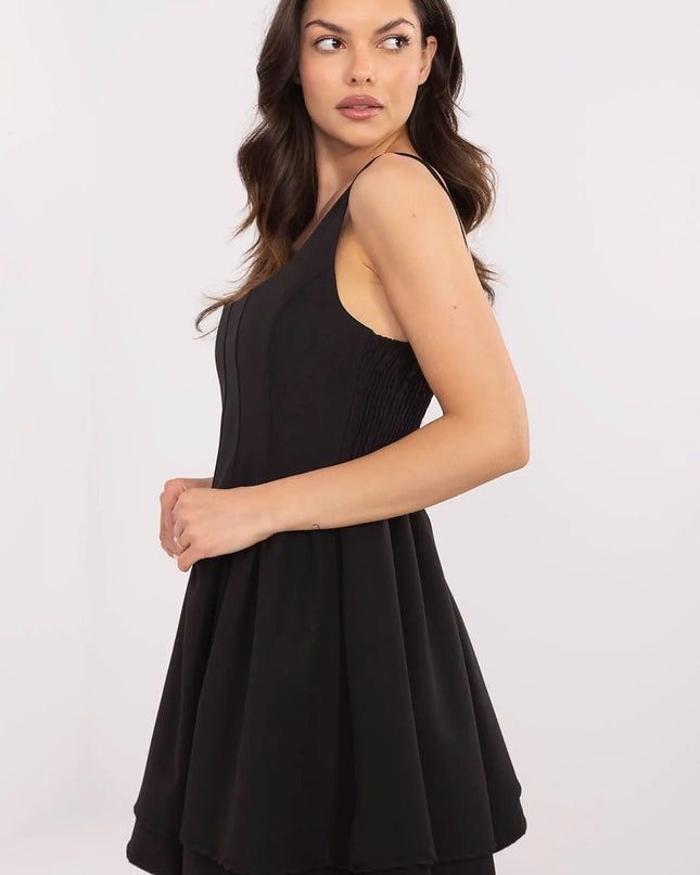 Robe noire élégante évasée